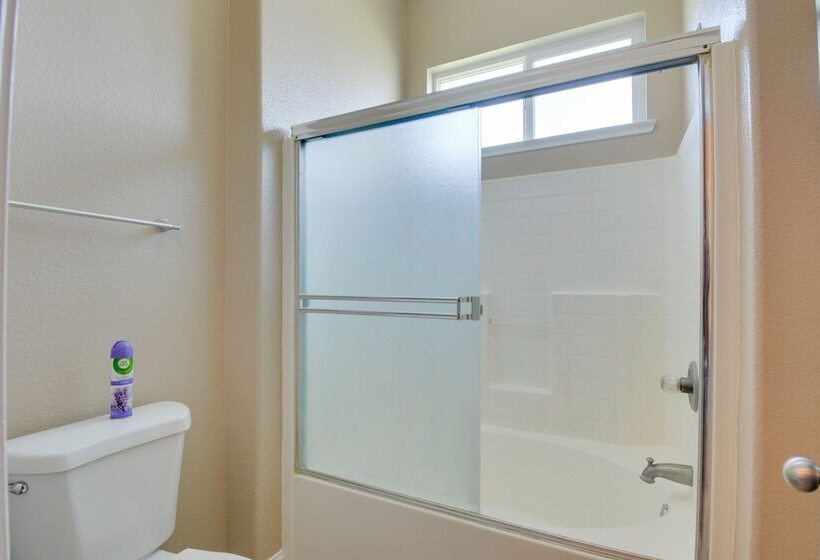 Remodeled Livingston Home W/ Private Backyard!