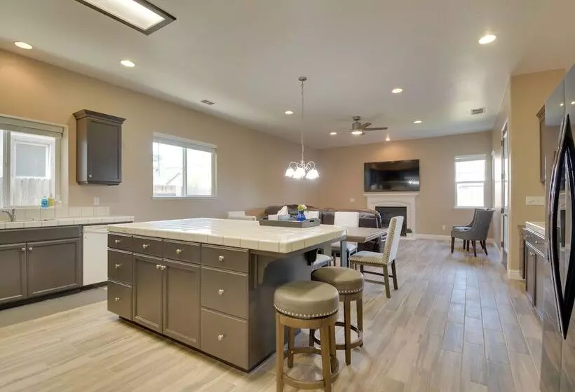 Remodeled Livingston Home W/ Private Backyard!