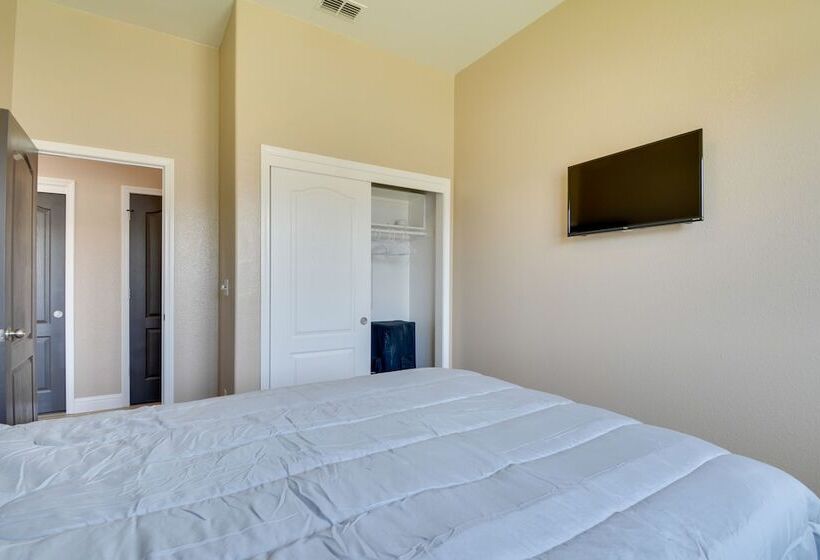 Remodeled Livingston Home W/ Private Backyard!