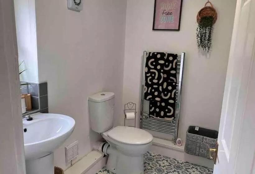 اقامتگاه Inviting 3 Bed House In Sunderland, Wifi, Parking
