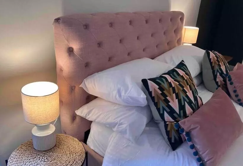 اقامتگاه Inviting 3 Bed House In Sunderland, Wifi, Parking