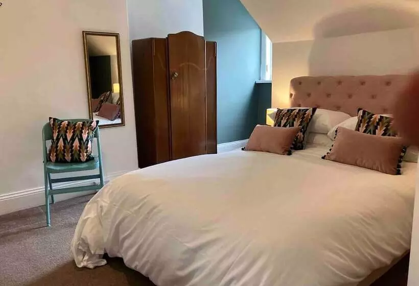 اقامتگاه Inviting 3 Bed House In Sunderland, Wifi, Parking