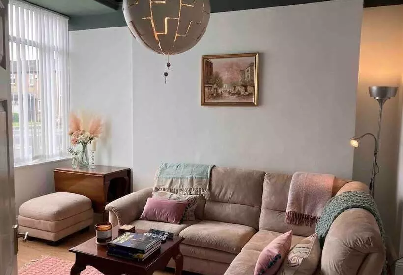اقامتگاه Inviting 3 Bed House In Sunderland, Wifi, Parking