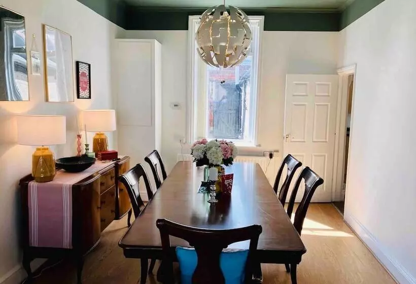 اقامتگاه Inviting 3 Bed House In Sunderland, Wifi, Parking