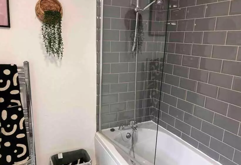 اقامتگاه Inviting 3 Bed House In Sunderland, Wifi, Parking