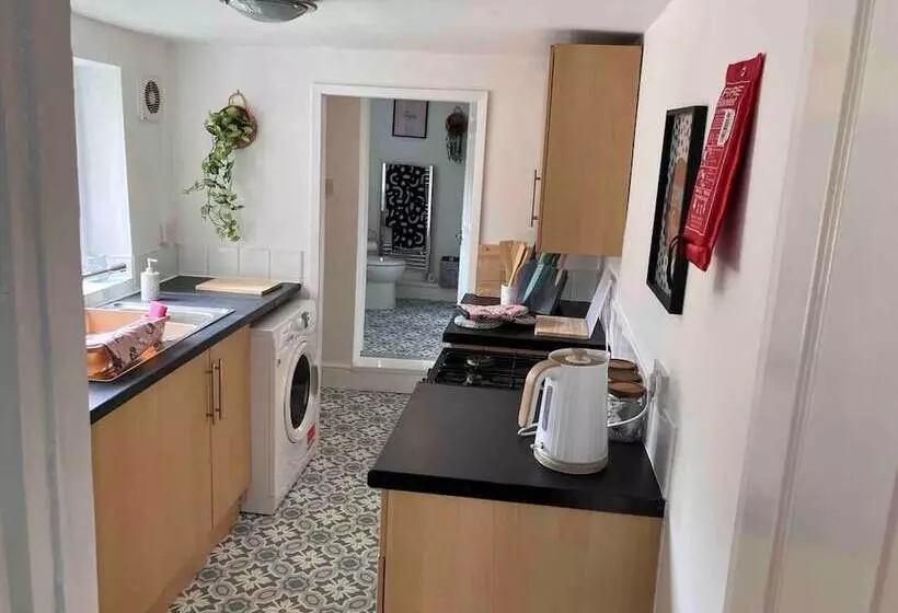 اقامتگاه Inviting 3 Bed House In Sunderland, Wifi, Parking