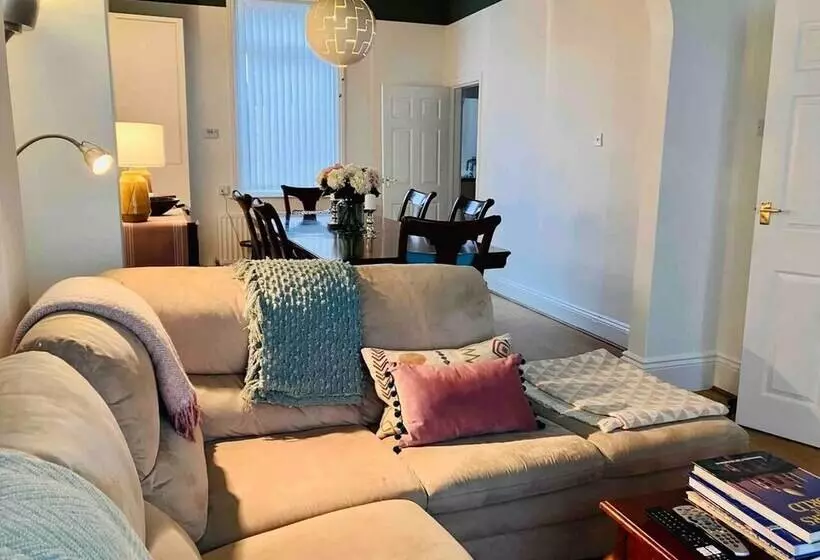 اقامتگاه Inviting 3 Bed House In Sunderland, Wifi, Parking