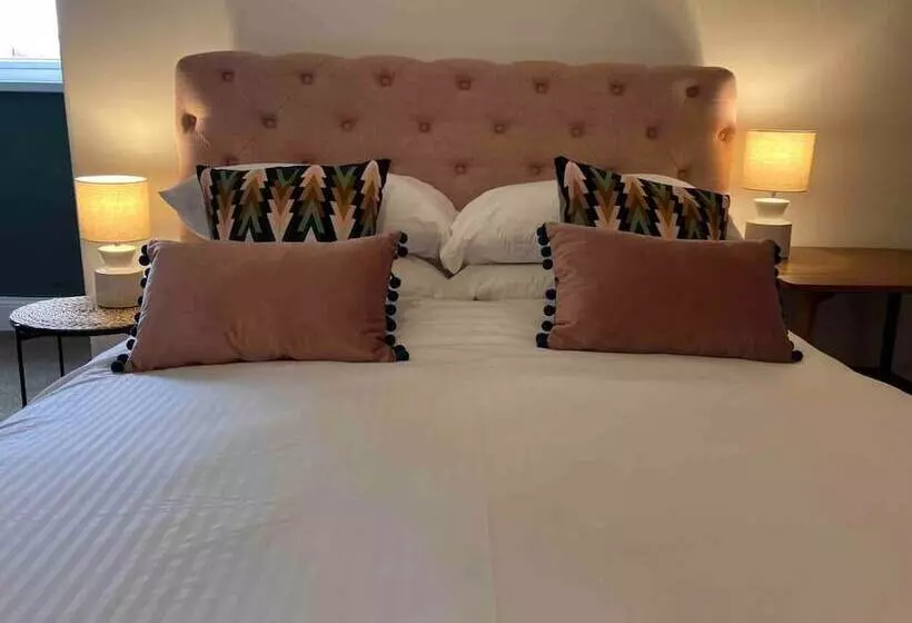 اقامتگاه Inviting 3 Bed House In Sunderland, Wifi, Parking