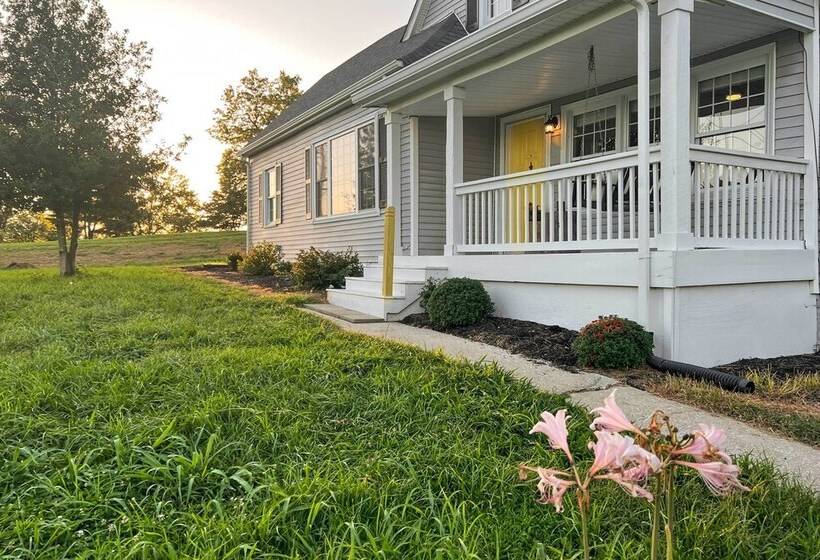 Shelbyville Farmhouse W/ Hot Tub, Fire Pit & Grill