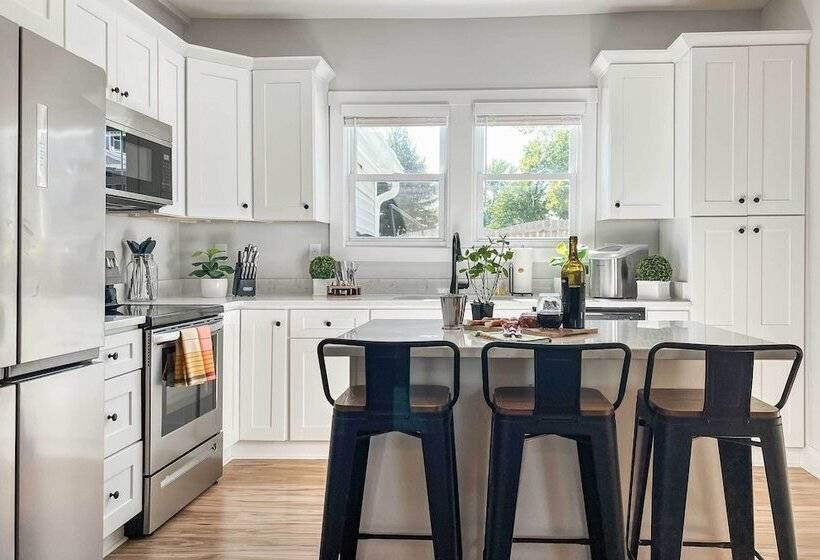 Shelbyville Farmhouse W/ Hot Tub, Fire Pit & Grill