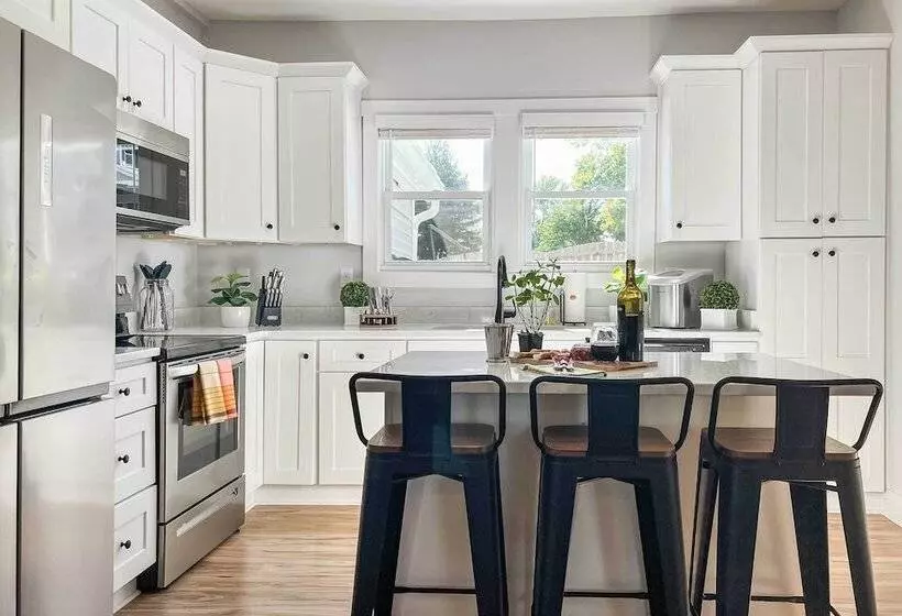 Shelbyville Farmhouse W/ Hot Tub, Fire Pit & Grill