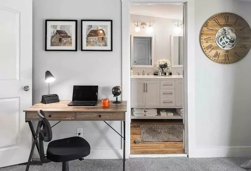 Shelbyville Farmhouse W/ Hot Tub, Fire Pit & Grill