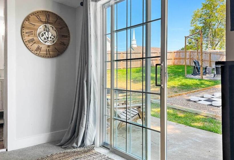 Shelbyville Farmhouse W/ Hot Tub, Fire Pit & Grill