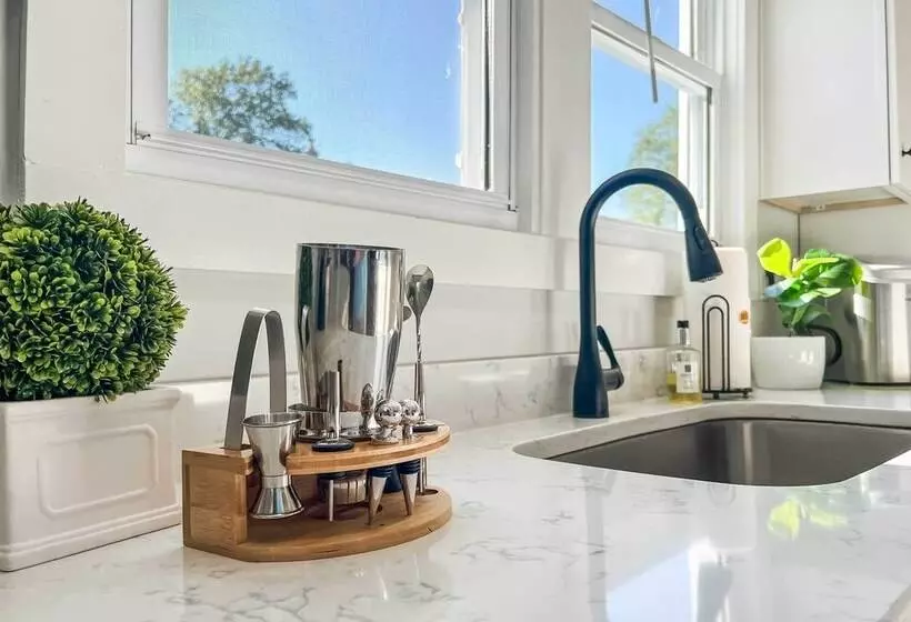 Shelbyville Farmhouse W/ Hot Tub, Fire Pit & Grill