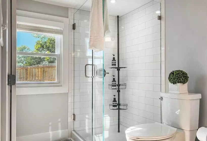 Shelbyville Farmhouse W/ Hot Tub, Fire Pit & Grill