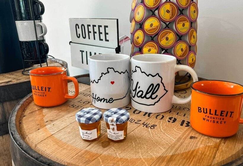 Shelbyville Farmhouse W/ Hot Tub, Fire Pit & Grill