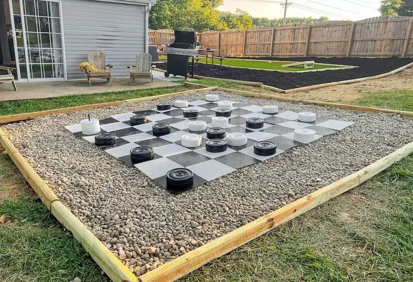 Shelbyville Farmhouse W/ Hot Tub, Fire Pit & Grill