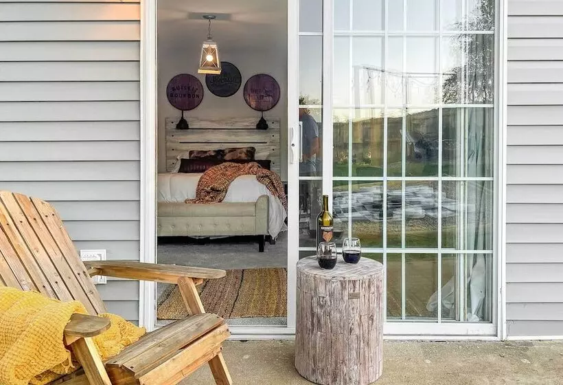 Shelbyville Farmhouse W/ Hot Tub, Fire Pit & Grill