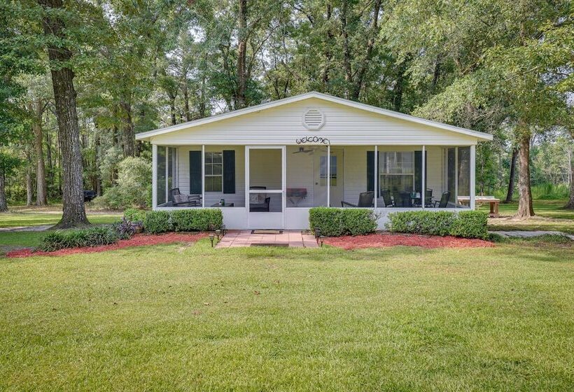 Sunny Florida Escape W/ Screened In Patio & Grill!