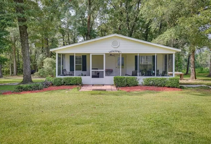 Sunny Florida Escape W/ Screened In Patio & Grill!