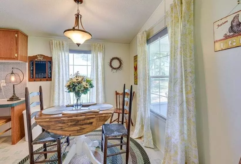 Sunny Florida Escape W/ Screened In Patio & Grill!