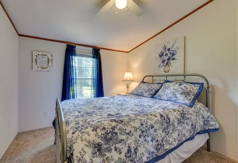 Sunny Florida Escape W/ Screened In Patio & Grill!