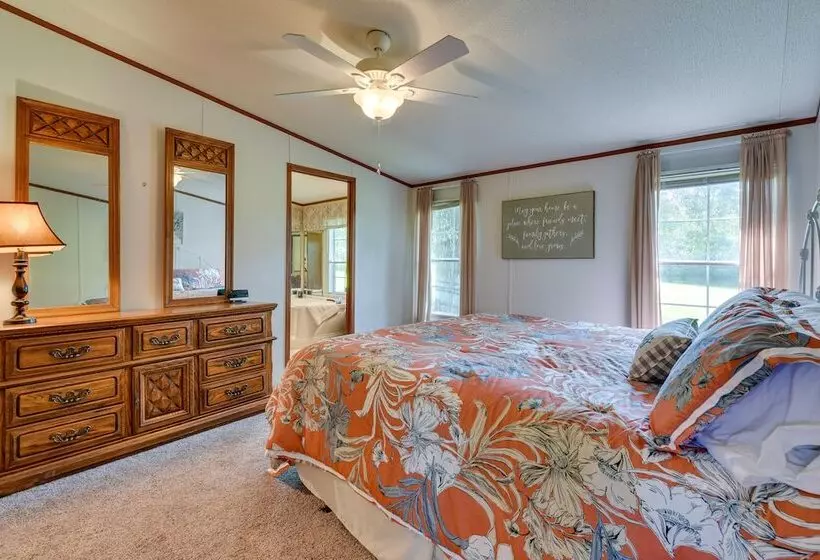 Sunny Florida Escape W/ Screened In Patio & Grill!