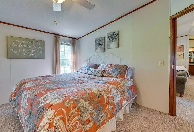 Sunny Florida Escape W/ Screened In Patio & Grill!