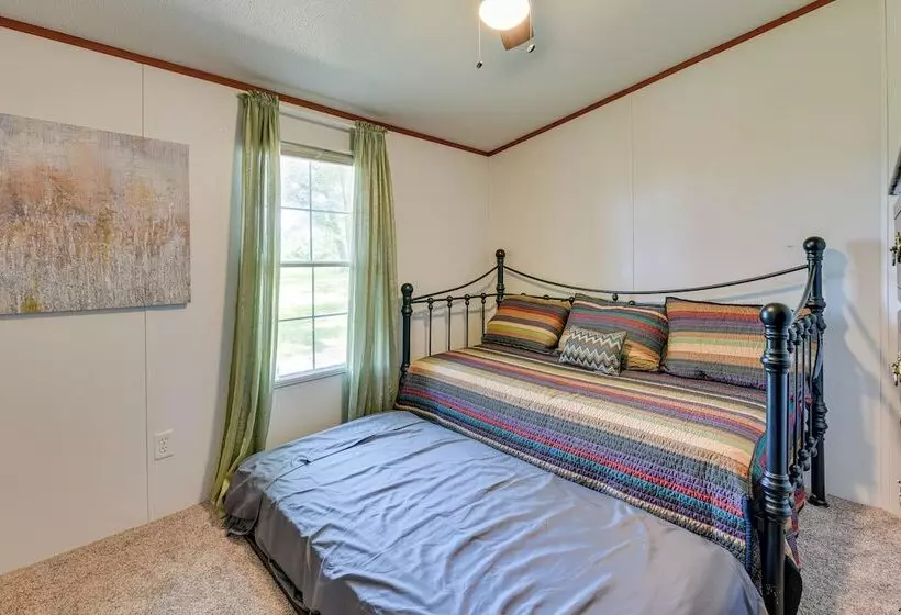 Sunny Florida Escape W/ Screened In Patio & Grill!