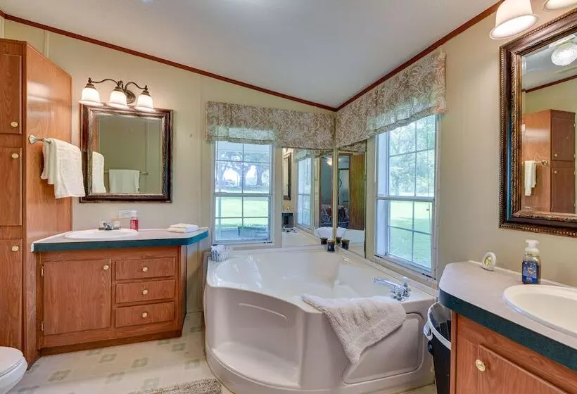 Sunny Florida Escape W/ Screened In Patio & Grill!