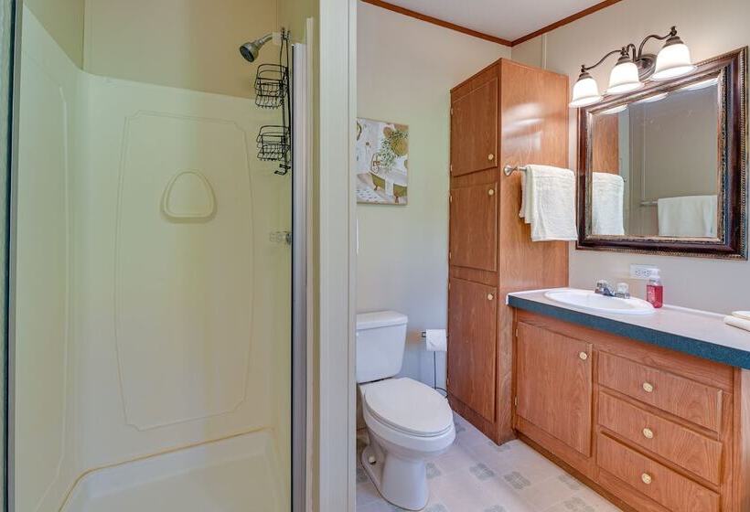 Sunny Florida Escape W/ Screened In Patio & Grill!