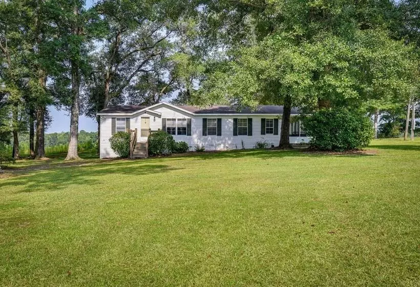 Sunny Florida Escape W/ Screened In Patio & Grill!