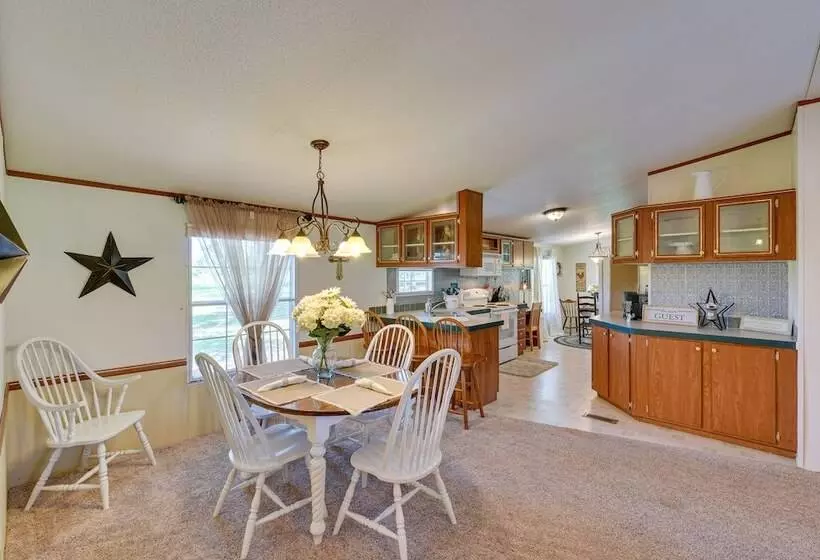 Sunny Florida Escape W/ Screened In Patio & Grill!