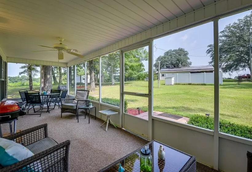 Sunny Florida Escape W/ Screened In Patio & Grill!