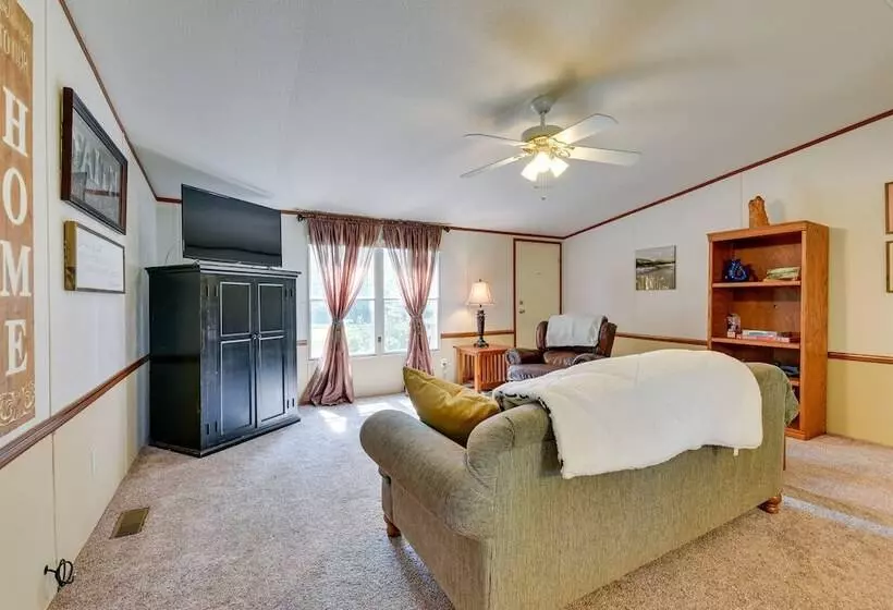 Sunny Florida Escape W/ Screened In Patio & Grill!