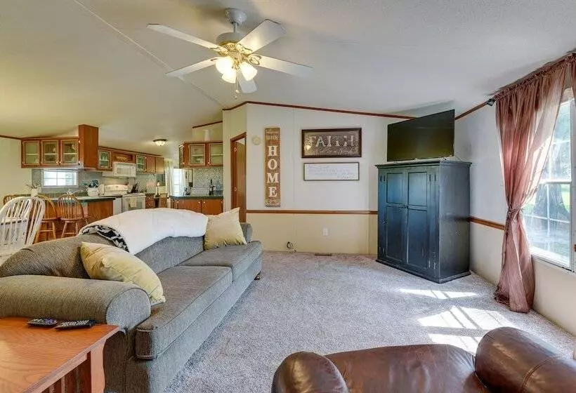 Sunny Florida Escape W/ Screened In Patio & Grill!