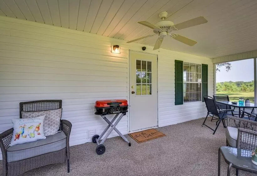Sunny Florida Escape W/ Screened In Patio & Grill!