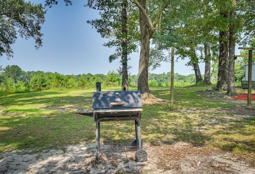 Sunny Florida Escape W/ Screened In Patio & Grill!