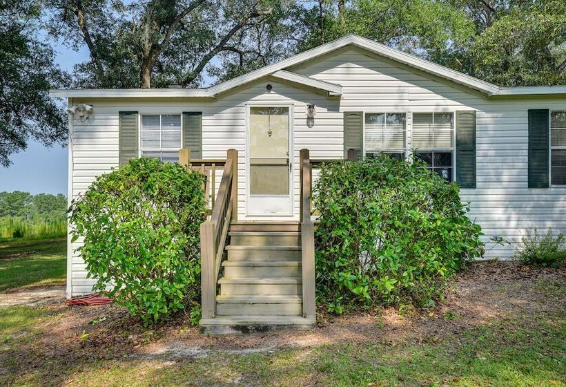 Sunny Florida Escape W/ Screened In Patio & Grill!