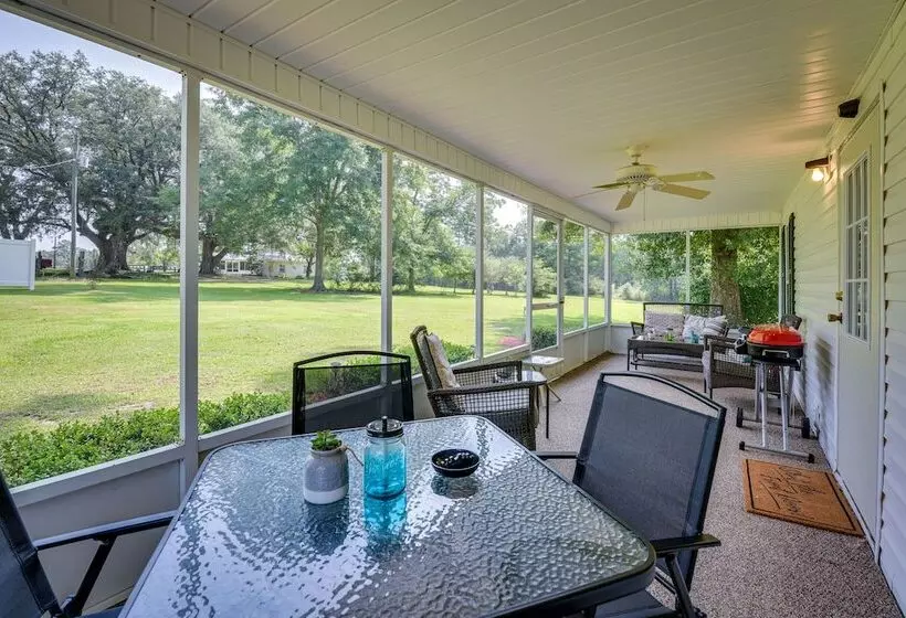 Sunny Florida Escape W/ Screened In Patio & Grill!