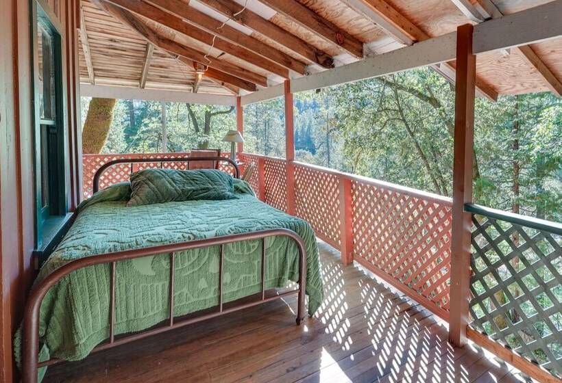 Deck + Al Fresco Dining: Washington Cabin Escape!