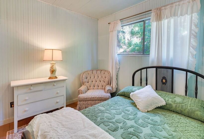 Deck + Al Fresco Dining: Washington Cabin Escape!