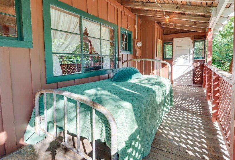 Deck + Al Fresco Dining: Washington Cabin Escape!