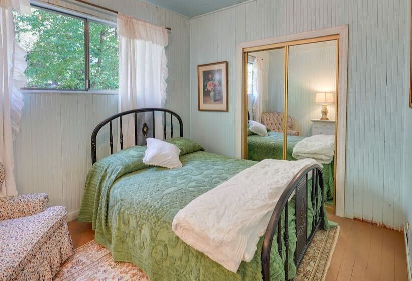 Deck + Al Fresco Dining: Washington Cabin Escape!