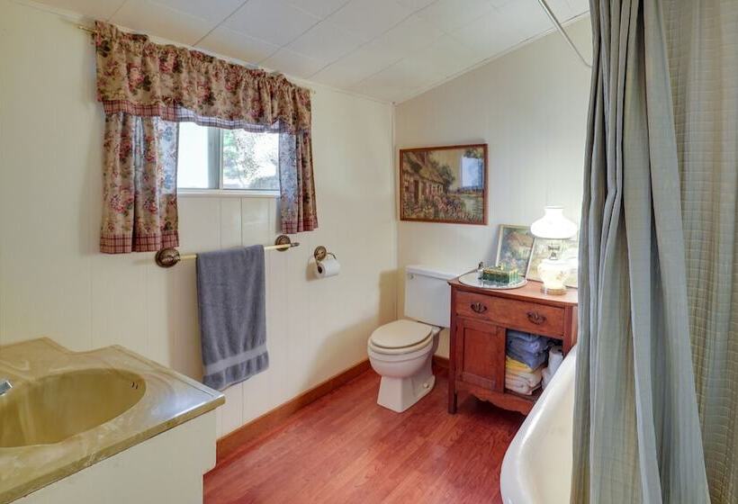 Deck + Al Fresco Dining: Washington Cabin Escape!