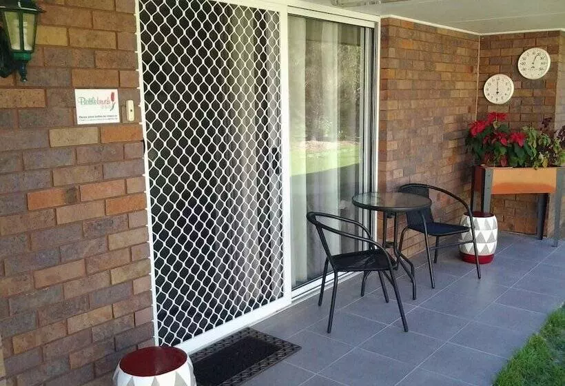 Bottlebrush B&b