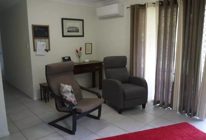 Bottlebrush B&b