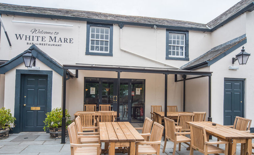 客栈  The White Mare