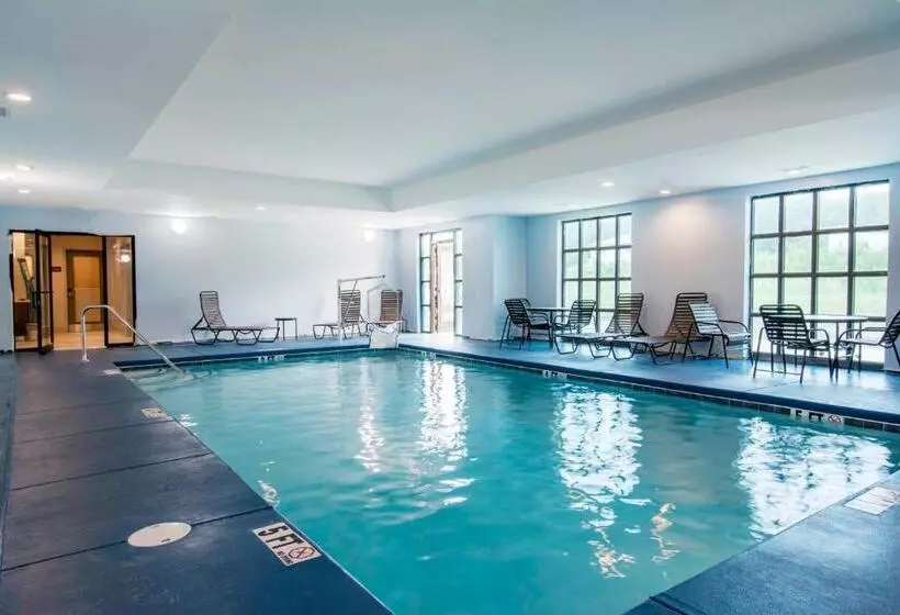 ホテル Comfort Inn & Suites East Ellijay