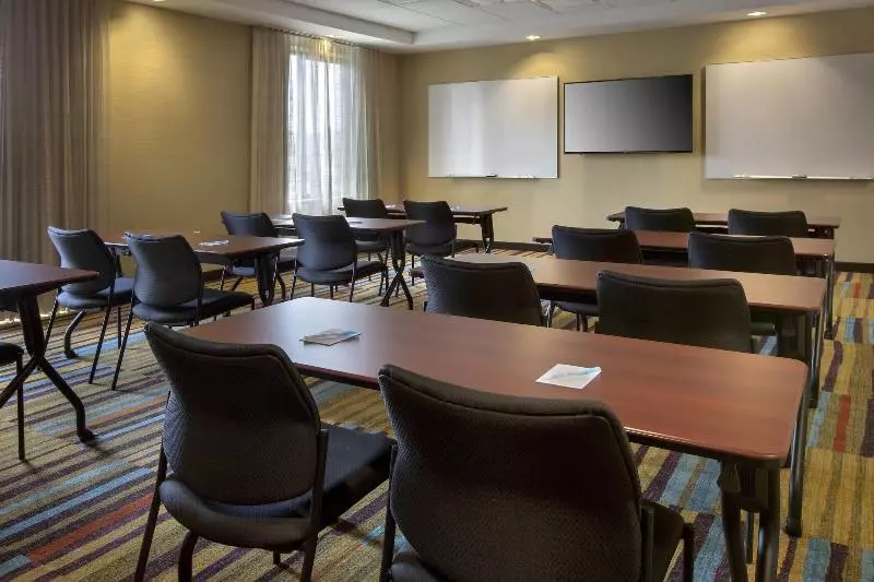 ホテル Fairfield Inn & Suites By Marriott Syracuse Carrier Circle
